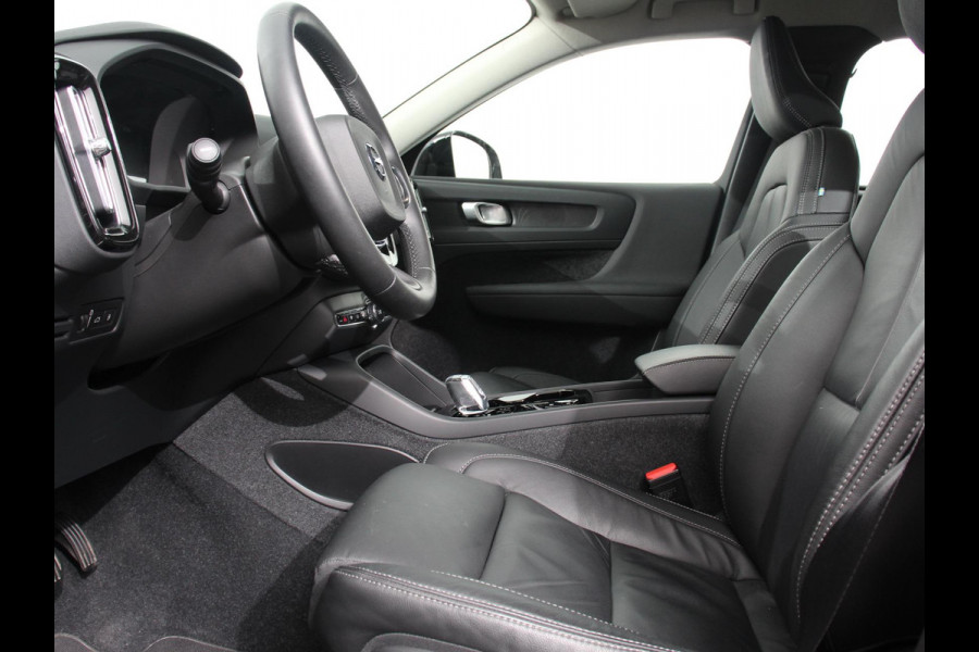 Volvo XC40 1.5 T4 Plug-in hybrid Plus Bright Climate control Adaptieve cruise control Parkeersensoren Achteruitrijdcamera 360* Keyless LED Navigatie Verwarmde voorstoelen Apple Carplay/ Android Auto