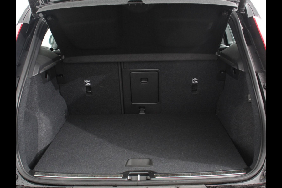 Volvo XC40 1.5 T4 Plug-in hybrid Plus Bright Climate control Adaptieve cruise control Parkeersensoren Achteruitrijdcamera 360* Keyless LED Navigatie Verwarmde voorstoelen Apple Carplay/ Android Auto