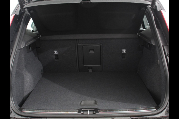 Volvo XC40 1.5 T4 Plug-in hybrid Plus Bright Climate control Adaptieve cruise control Parkeersensoren Achteruitrijdcamera 360* Keyless LED Navigatie Verwarmde voorstoelen Apple Carplay/ Android Auto