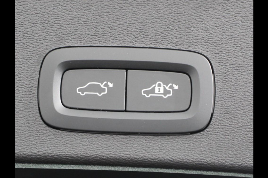 Volvo XC40 1.5 T4 Plug-in hybrid Plus Bright Climate control Adaptieve cruise control Parkeersensoren Achteruitrijdcamera 360* Keyless LED Navigatie Verwarmde voorstoelen Apple Carplay/ Android Auto