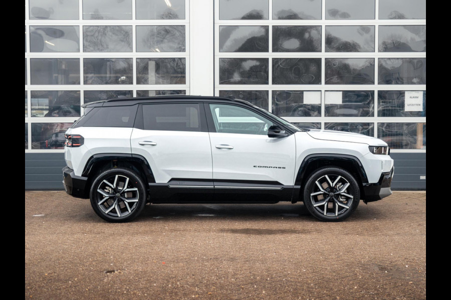 Jeep Compass First Edition 74 kWh | Uit voorraad leverbaar !| Adapt. Cruise | Camera | Carplay | 20" | Elektr. A-Klep | Navi | Winter Pack | Schuif/Kanteldak | Premium Pack | Conv. Pack | Warmtepomp