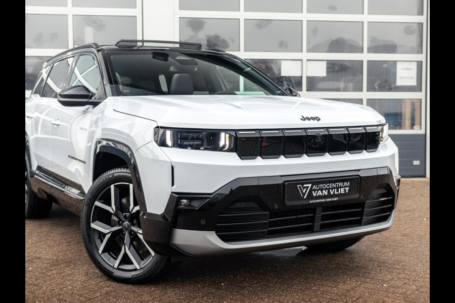Jeep Compass First Edition 74 kWh | Uit voorraad leverbaar !| Adapt. Cruise | Camera | Carplay | 20" | Elektr. A-Klep | Navi | Winter Pack | Schuif/Kanteldak | Premium Pack | Conv. Pack | Warmtepomp