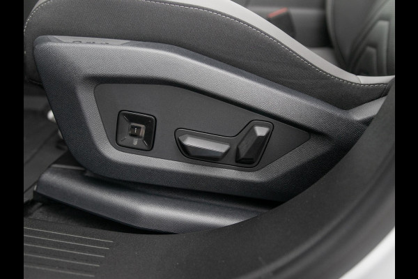 Jeep Compass First Edition 74 kWh | Uit voorraad leverbaar !| Adapt. Cruise | Camera | Carplay | 20" | Elektr. A-Klep | Navi | Winter Pack | Schuif/Kanteldak | Premium Pack | Conv. Pack | Warmtepomp