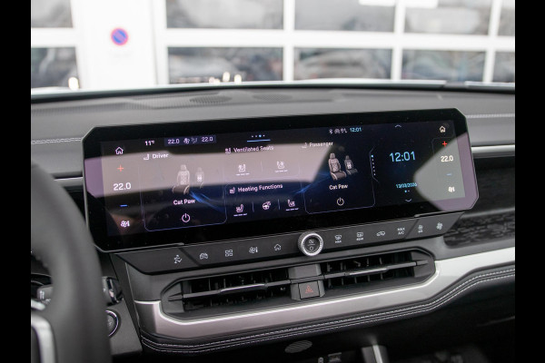 Jeep Compass First Edition 74 kWh | Uit voorraad leverbaar !| Adapt. Cruise | Camera | Carplay | 20" | Elektr. A-Klep | Navi | Winter Pack | Schuif/Kanteldak | Premium Pack | Conv. Pack | Warmtepomp