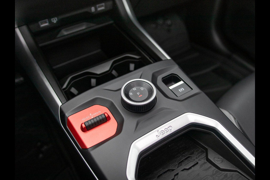 Jeep Compass First Edition 74 kWh | Uit voorraad leverbaar !| Adapt. Cruise | Camera | Carplay | 20" | Elektr. A-Klep | Navi | Winter Pack | Schuif/Kanteldak | Premium Pack | Conv. Pack | Warmtepomp