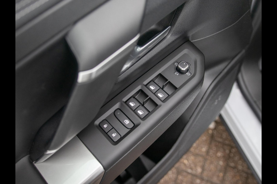 Jeep Compass First Edition 74 kWh | Uit voorraad leverbaar !| Adapt. Cruise | Camera | Carplay | 20" | Elektr. A-Klep | Navi | Winter Pack | Schuif/Kanteldak | Premium Pack | Conv. Pack | Warmtepomp