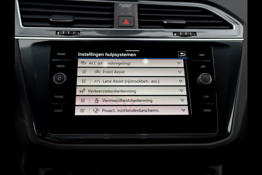 Volkswagen Tiguan 1.5 TSI R-Line Business | Black Style | Panodak | Elk. A-klep | IQ Light | Prijs Rijklaar!!