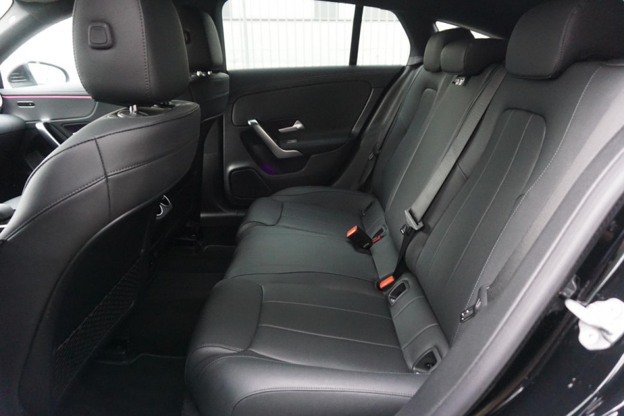 Mercedes-Benz CLA-Klasse Shooting Brake 200 Business Solution Luxury/Leer/Rijassist/1e Eig /Dealeronderhouden.