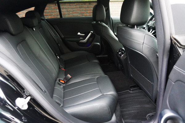 Mercedes-Benz CLA-Klasse Shooting Brake 200 Business Solution Luxury/Leer/Rijassist/1e Eig /Dealeronderhouden.
