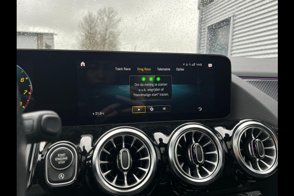 Mercedes-Benz GLA AMG 35 4MATIC panorama night trekhaak vol vol