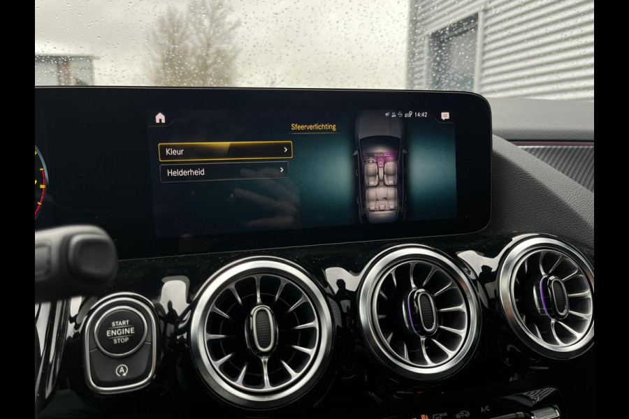 Mercedes-Benz GLA AMG 35 4MATIC panorama night trekhaak vol vol