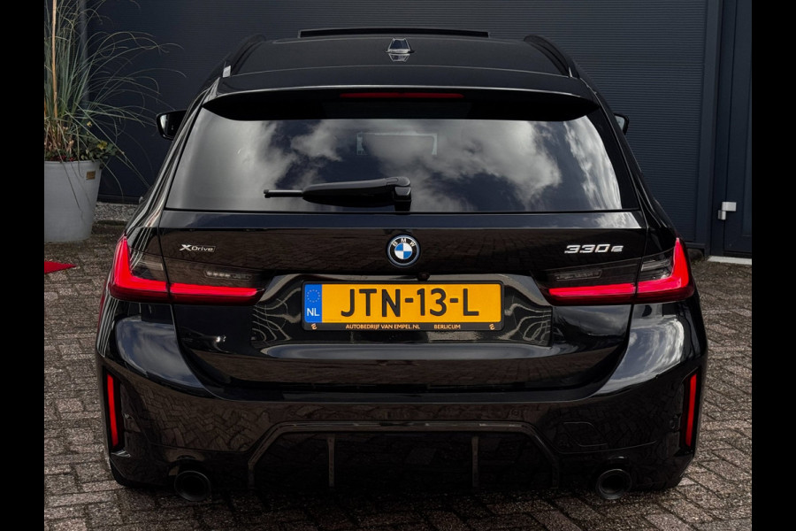BMW 3 Serie Touring 330e xDrive M-Sport | Pano | M-Kuipstoelen + Leder + Memory | Laser | HUD | Widescreen |