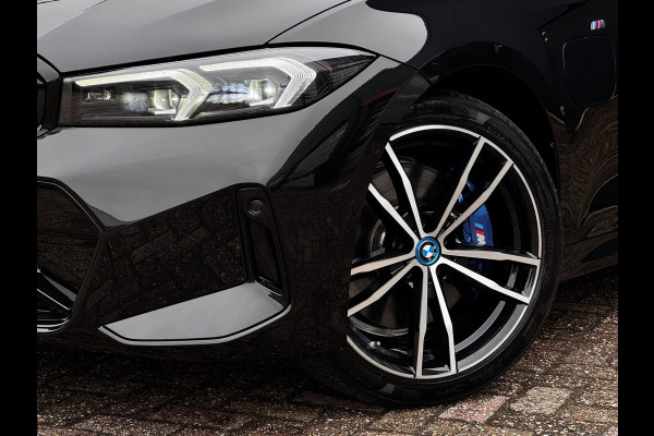BMW 3 Serie Touring 330e xDrive M-Sport | Pano | M-Kuipstoelen + Leder + Memory | Laser | HUD | Widescreen |