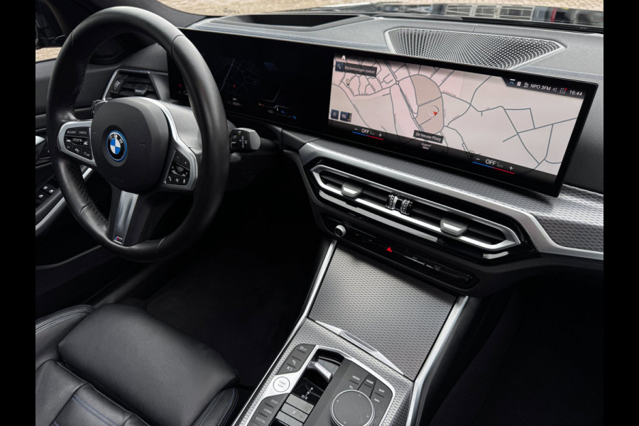 BMW 3 Serie Touring 330e xDrive M-Sport | Pano | M-Kuipstoelen + Leder + Memory | Laser | HUD | Widescreen |