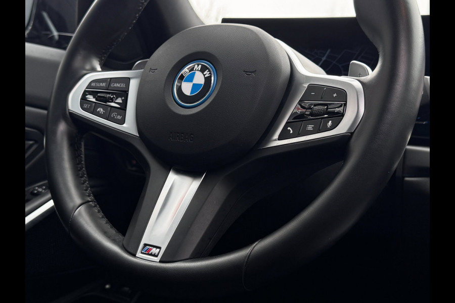 BMW 3 Serie Touring 330e xDrive M-Sport | Pano | M-Kuipstoelen + Leder + Memory | Laser | HUD | Widescreen |