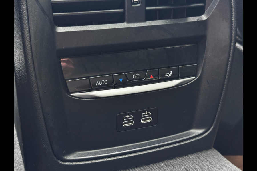 BMW 3 Serie Touring 330e xDrive M-Sport | Pano | M-Kuipstoelen + Leder + Memory | Laser | HUD | Widescreen |