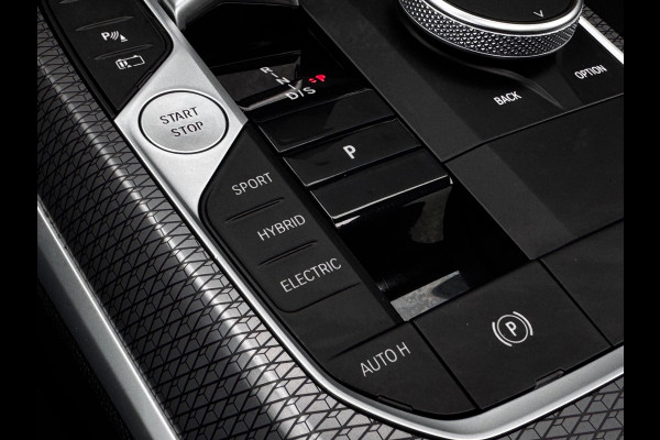 BMW 3 Serie Touring 330e xDrive M-Sport | Pano | M-Kuipstoelen + Leder + Memory | Laser | HUD | Widescreen |