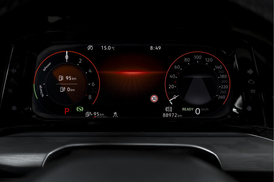 Volkswagen Golf 1.4 eHybrid Style | S/K-Panodak | Elek. Trekhaak | Dig. Cockpit | Adapt. Cruise | Stoel-+Stuurverw. | PDC | Camera | NAV + App. Connect | ECC | LM 18" |