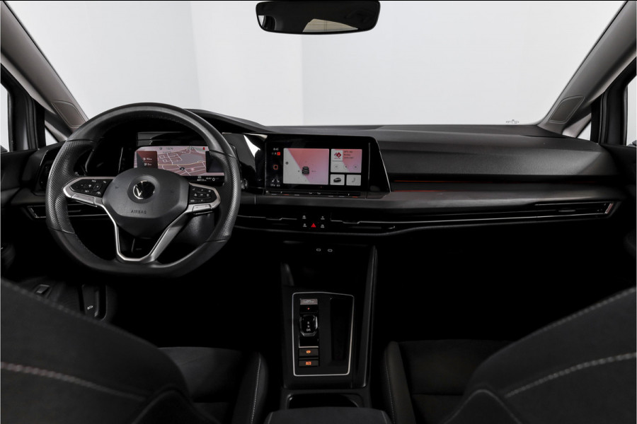 Volkswagen Golf 1.4 eHybrid Style | S/K-Panodak | Elek. Trekhaak | Dig. Cockpit | Adapt. Cruise | Stoel-+Stuurverw. | PDC | Camera | NAV + App. Connect | ECC | LM 18" |