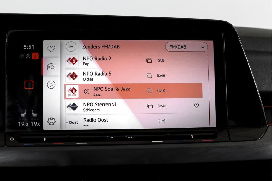 Volkswagen Golf 1.4 eHybrid Style | S/K-Panodak | Elek. Trekhaak | Dig. Cockpit | Adapt. Cruise | Stoel-+Stuurverw. | PDC | Camera | NAV + App. Connect | ECC | LM 18" |