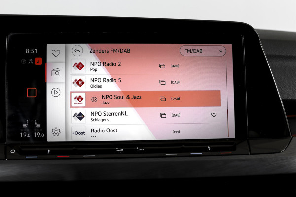 Volkswagen Golf 1.4 eHybrid Style | S/K-Panodak | Elek. Trekhaak | Dig. Cockpit | Adapt. Cruise | Stoel-+Stuurverw. | PDC | Camera | NAV + App. Connect | ECC | LM 18" |