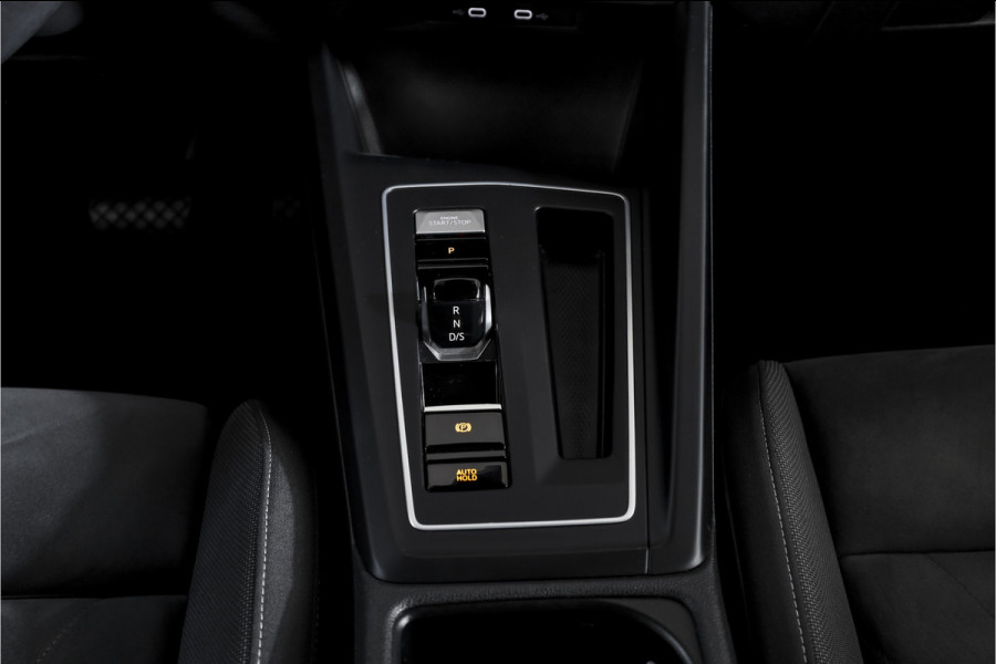 Volkswagen Golf 1.4 eHybrid Style | S/K-Panodak | Elek. Trekhaak | Dig. Cockpit | Adapt. Cruise | Stoel-+Stuurverw. | PDC | Camera | NAV + App. Connect | ECC | LM 18" |