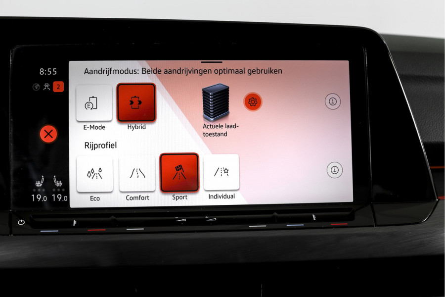 Volkswagen Golf 1.4 eHybrid Style | S/K-Panodak | Elek. Trekhaak | Dig. Cockpit | Adapt. Cruise | Stoel-+Stuurverw. | PDC | Camera | NAV + App. Connect | ECC | LM 18" |
