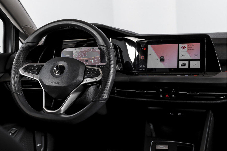 Volkswagen Golf 1.4 eHybrid Style | S/K-Panodak | Elek. Trekhaak | Dig. Cockpit | Adapt. Cruise | Stoel-+Stuurverw. | PDC | Camera | NAV + App. Connect | ECC | LM 18" |