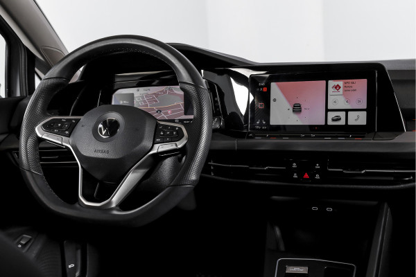 Volkswagen Golf 1.4 eHybrid Style | S/K-Panodak | Elek. Trekhaak | Dig. Cockpit | Adapt. Cruise | Stoel-+Stuurverw. | PDC | Camera | NAV + App. Connect | ECC | LM 18" |