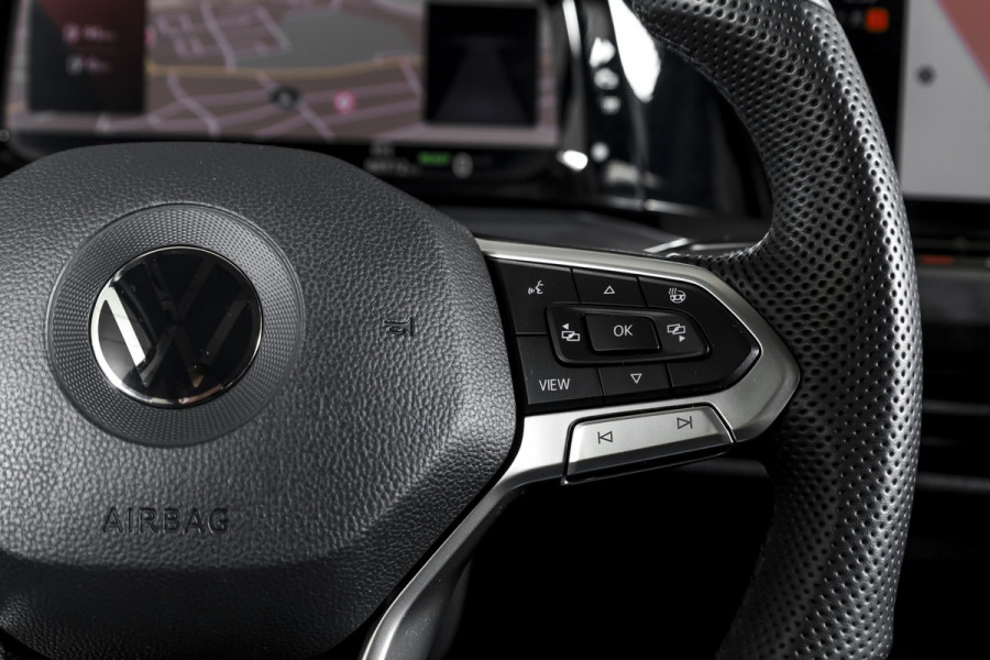 Volkswagen Golf 1.4 eHybrid Style | S/K-Panodak | Elek. Trekhaak | Dig. Cockpit | Adapt. Cruise | Stoel-+Stuurverw. | PDC | Camera | NAV + App. Connect | ECC | LM 18" |