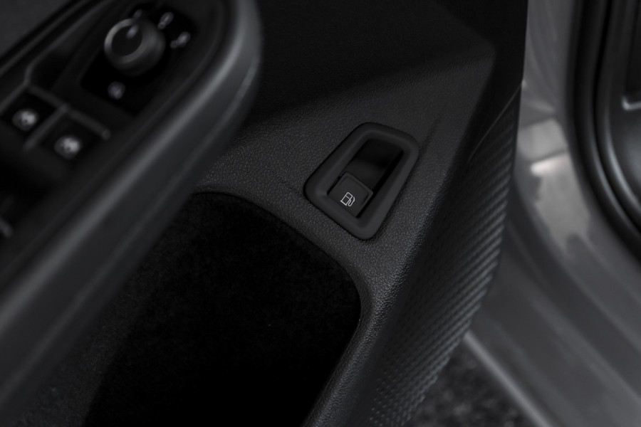 Volkswagen Golf 1.4 eHybrid Style | S/K-Panodak | Elek. Trekhaak | Dig. Cockpit | Adapt. Cruise | Stoel-+Stuurverw. | PDC | Camera | NAV + App. Connect | ECC | LM 18" |