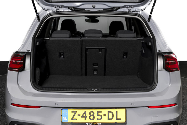 Volkswagen Golf 1.4 eHybrid Style | S/K-Panodak | Elek. Trekhaak | Dig. Cockpit | Adapt. Cruise | Stoel-+Stuurverw. | PDC | Camera | NAV + App. Connect | ECC | LM 18" |