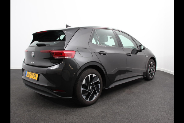 Volkswagen ID.3 Pro 58 kWh Navigatie Apple Carplay/Android Auto Parkeersensoren  Adaptive Cruise Control Stoel- en stuurverwarming Full Led Climate Control