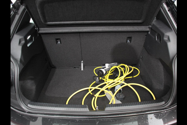 Volkswagen ID.3 Pro 58 kWh Navigatie Apple Carplay/Android Auto Parkeersensoren  Adaptive Cruise Control Stoel- en stuurverwarming Full Led Climate Control