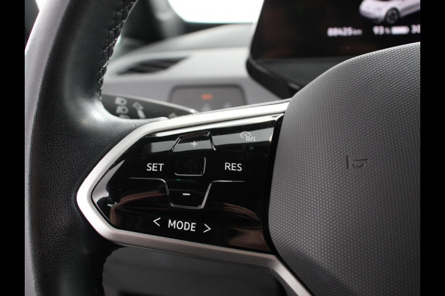 Volkswagen ID.3 Pro 58 kWh Navigatie Apple Carplay/Android Auto Parkeersensoren  Adaptive Cruise Control Stoel- en stuurverwarming Full Led Climate Control