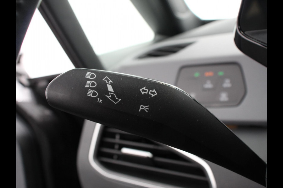 Volkswagen ID.3 Pro 58 kWh Navigatie Apple Carplay/Android Auto Parkeersensoren  Adaptive Cruise Control Stoel- en stuurverwarming Full Led Climate Control