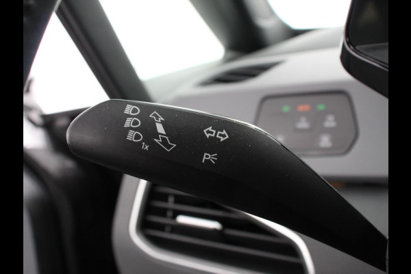 Volkswagen ID.3 Pro 58 kWh Navigatie Apple Carplay/Android Auto Parkeersensoren  Adaptive Cruise Control Stoel- en stuurverwarming Full Led Climate Control