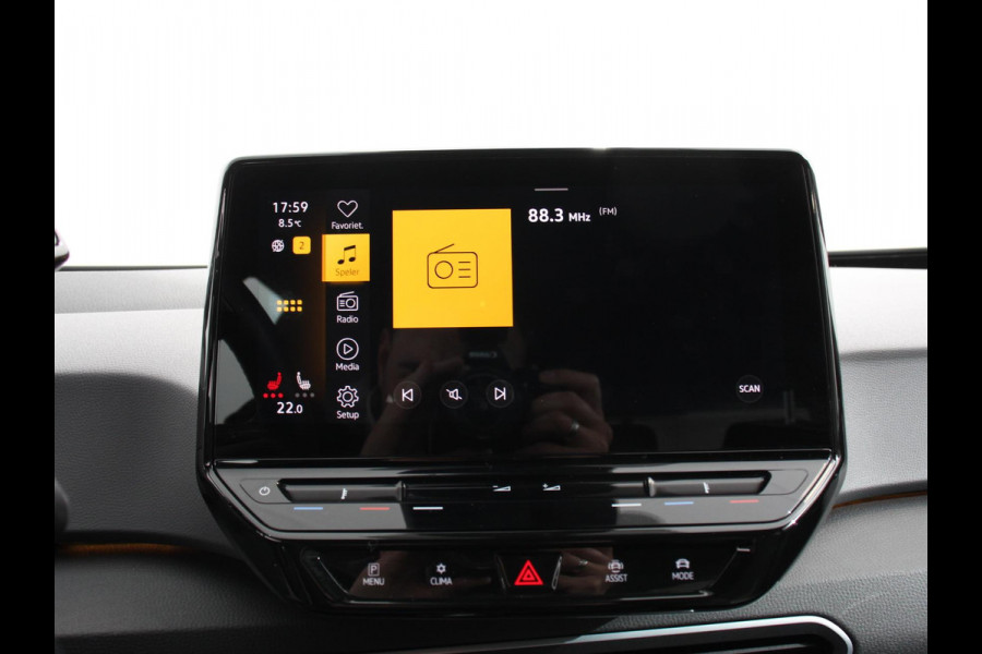 Volkswagen ID.3 Pro 58 kWh Navigatie Apple Carplay/Android Auto Parkeersensoren  Adaptive Cruise Control Stoel- en stuurverwarming Full Led Climate Control