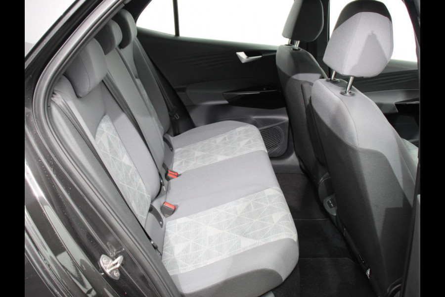 Volkswagen ID.3 Pro 58 kWh Navigatie Apple Carplay/Android Auto Parkeersensoren  Adaptive Cruise Control Stoel- en stuurverwarming Full Led Climate Control