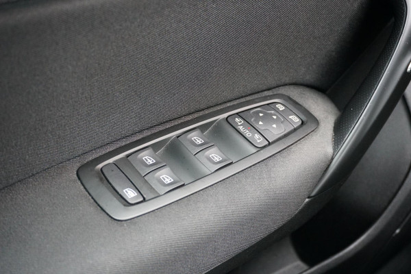 Renault Mégane Estate 1.3 TCe Limited + CAMERA / TREKHAAK / STOELVERWARMING