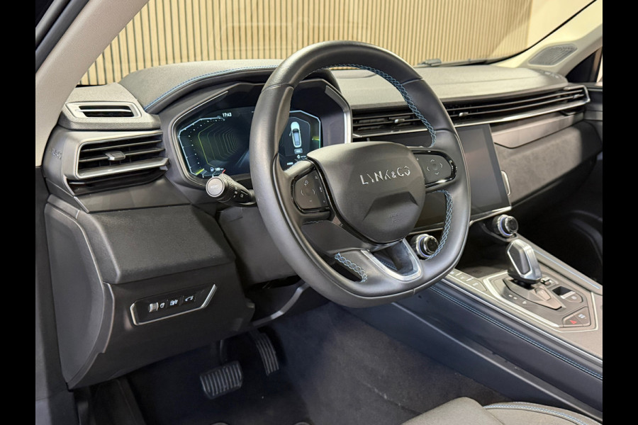 Lynk & Co 01 1.5 Plug in Hybride Black Edition PANODAK NAVIGATIE ACC 360CAM CARPLAY