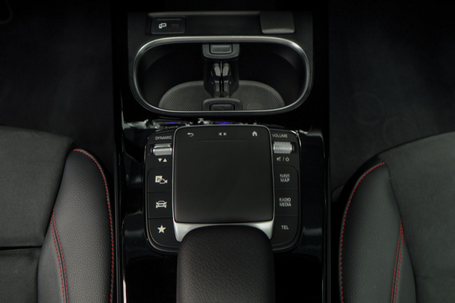 Mercedes-Benz A-Klasse 250e AMG Line Panodak Leer Navi PTS LM velgen EQ BTW auto!