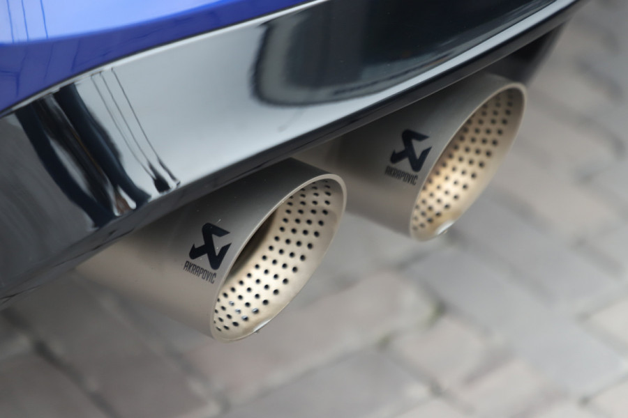 Volkswagen Golf 2.0 TSI R 4Motion | 320PK | Head-up | Keyless-go | Pano | Akrapovic | Performance-pakket | Memory | Stoelkoeling | Stuurwielverw