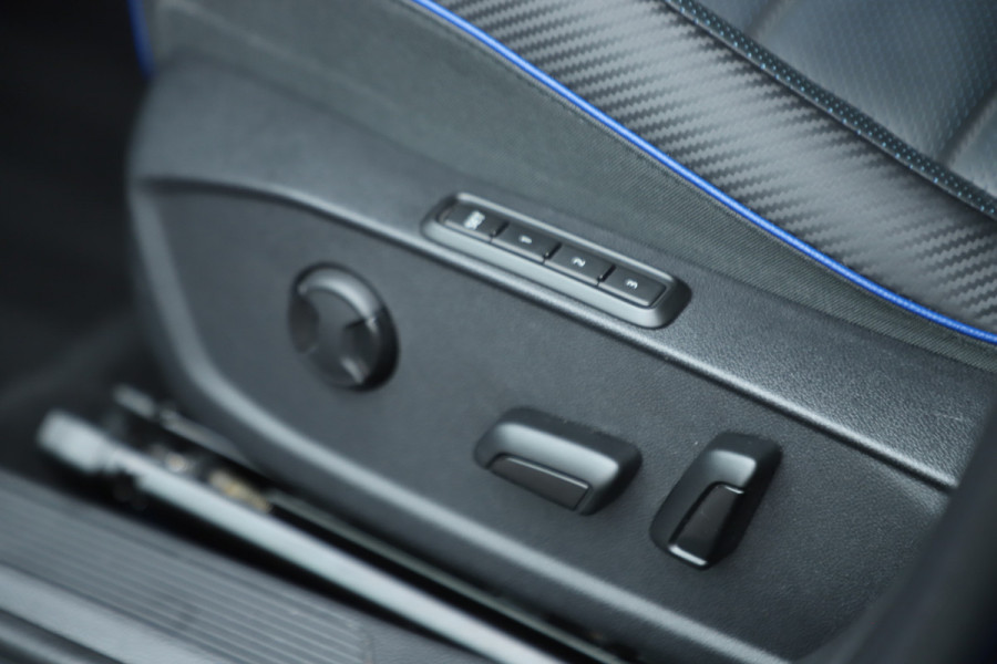 Volkswagen Golf 2.0 TSI R 4Motion | 320PK | Head-up | Keyless-go | Pano | Akrapovic | Performance-pakket | Memory | Stoelkoeling | Stuurwielverw