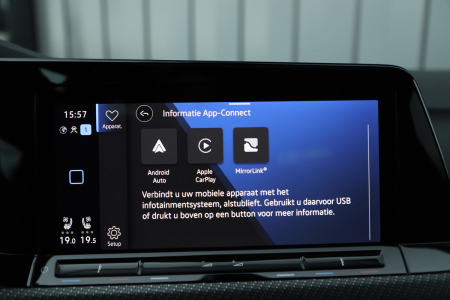 Volkswagen Golf 2.0 TSI R 4Motion | 320PK | Head-up | Keyless-go | Pano | Akrapovic | Performance-pakket | Memory | Stoelkoeling | Stuurwielverw