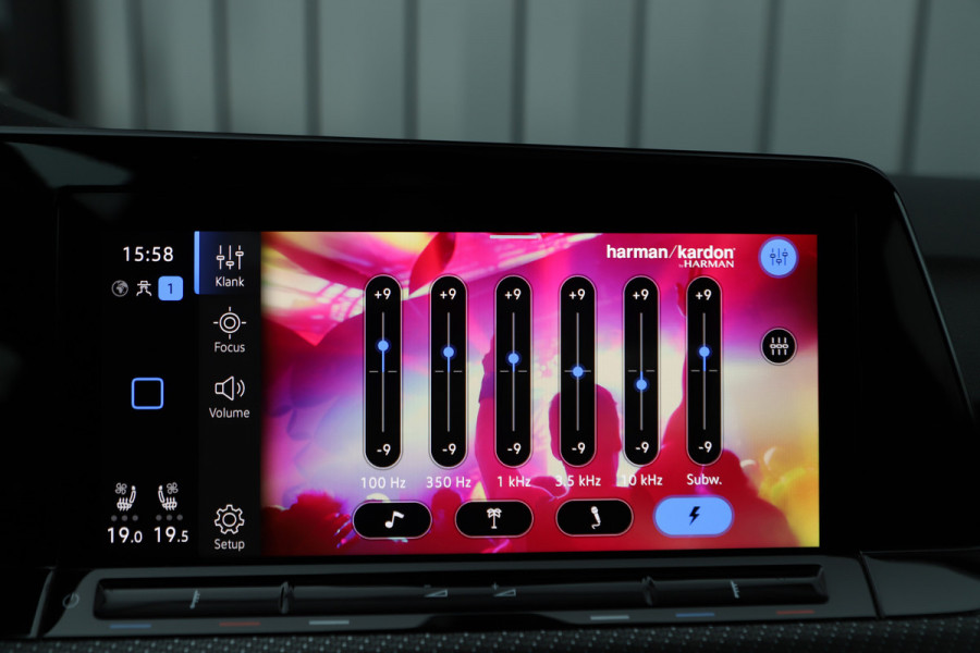 Volkswagen Golf 2.0 TSI R 4Motion | 320PK | Head-up | Keyless-go | Pano | Akrapovic | Performance-pakket | Memory | Stoelkoeling | Stuurwielverw