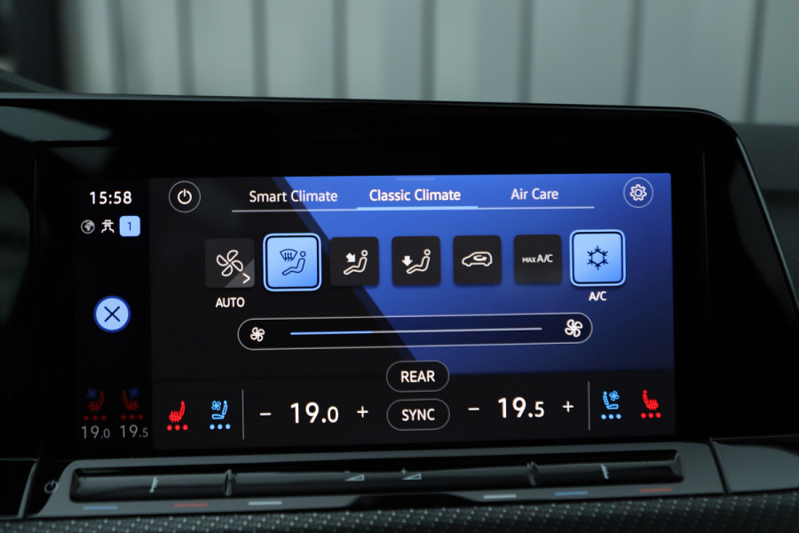 Volkswagen Golf 2.0 TSI R 4Motion | 320PK | Head-up | Keyless-go | Pano | Akrapovic | Performance-pakket | Memory | Stoelkoeling | Stuurwielverw