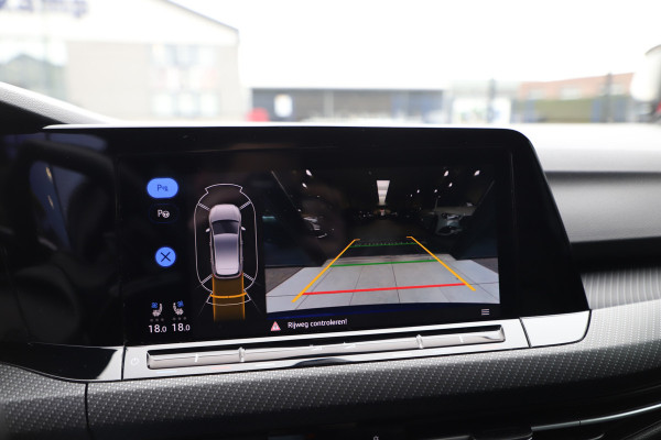 Volkswagen Golf 2.0 TSI R 4Motion | 320PK | Head-up | Keyless-go | Pano | Akrapovic | Performance-pakket | Memory | Stoelkoeling | Stuurwielverw