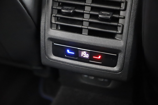 Volkswagen Golf 2.0 TSI R 4Motion | 320PK | Head-up | Keyless-go | Pano | Akrapovic | Performance-pakket | Memory | Stoelkoeling | Stuurwielverw