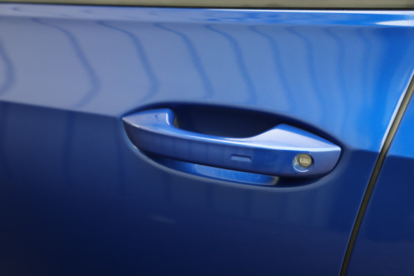 Volkswagen Golf 2.0 TSI R 4Motion | 320PK | Head-up | Keyless-go | Pano | Akrapovic | Performance-pakket | Memory | Stoelkoeling | Stuurwielverw